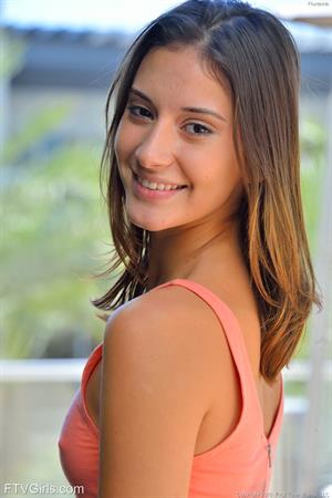 Roxanna Nude Pictures The Beauty In Pink