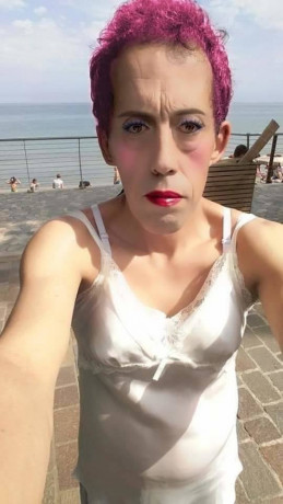 Alessandra Pavese taking a selfie