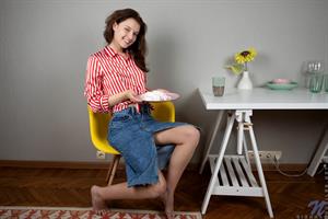 Sienna Nude Pictures Music lover Sienna has many hobbies, but her favorite pastime is making herself cum. She's got a stunning body, with her sweet little breasts and her flat belly. She enjoys pulling her panties into her slit for that sexy pressure before peeling them off and getting busy with her talented fingers!