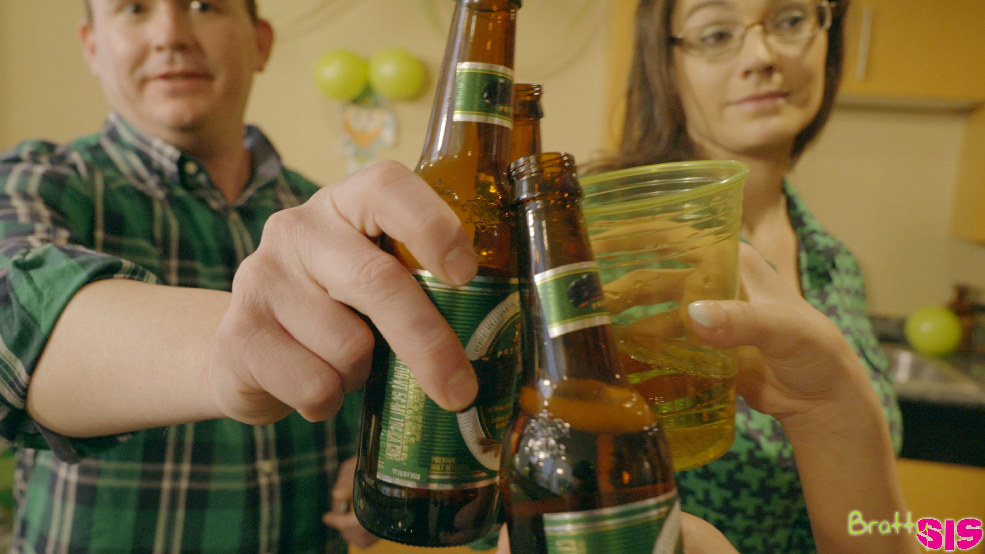 Sisters Jericha Jem and Piper Perri set aside their arguing to tag team their step brother with BJs and a horny fuck