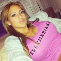 Shelly Mariah taking a selfie