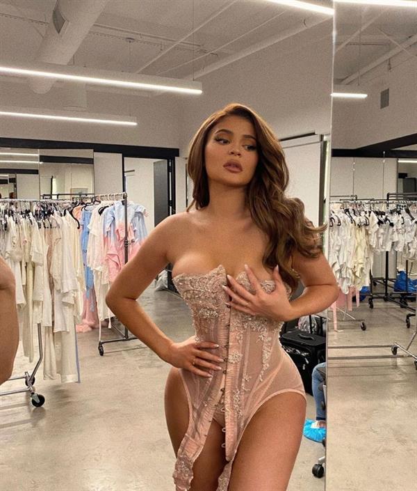Kylie Jenner showing off her sexy body and curves wearing a corset in a new photo looking hotter than ever with her big tits.