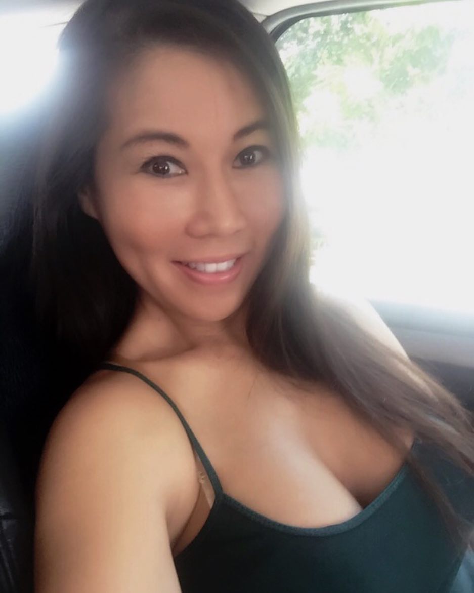 Jhen Shiro taking a selfie