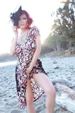 Tessa Fowler Nude Pictures Hey there gang! For this, I basically combined some old-school pinup charm with an outdoor sunlight beach location, and then shot it right at sundown, so it is like a combo of all of my favorite things in one.