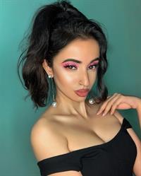 Sharen taking a selfie