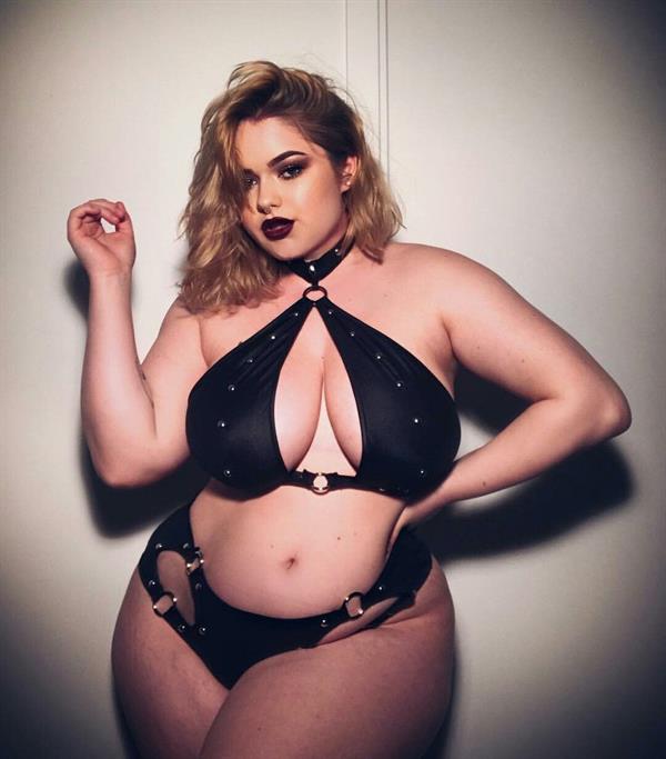 Hot sexy curvy lingerie model