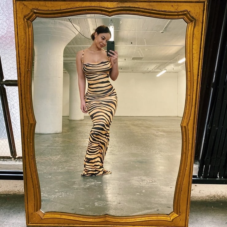 Crystal Westbrooks Selfie Pictures Crystal Westbrooks taking a selfie