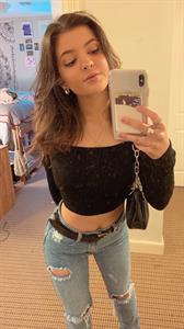 Maddy Puente taking a selfie