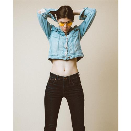 Sexy Alexandra Daddario