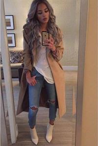 Val Mercado taking a selfie