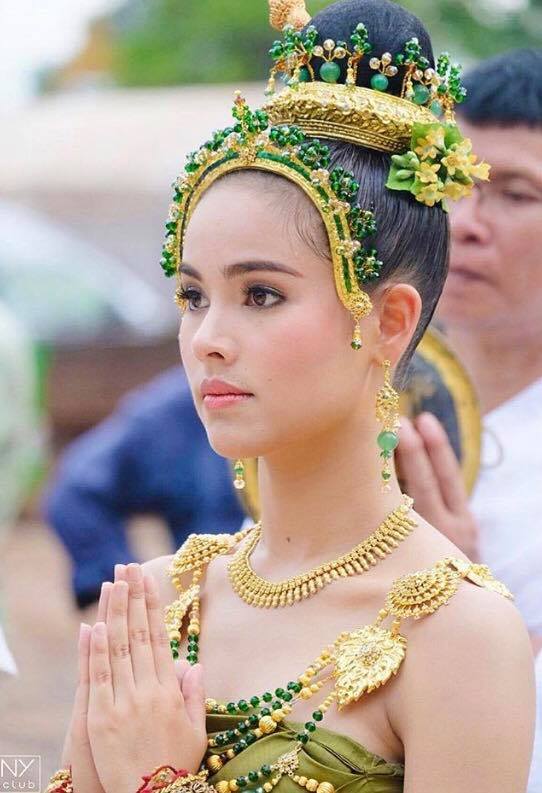 Urassaya Sperbund