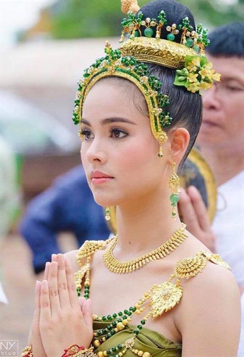 Urassaya Sperbund