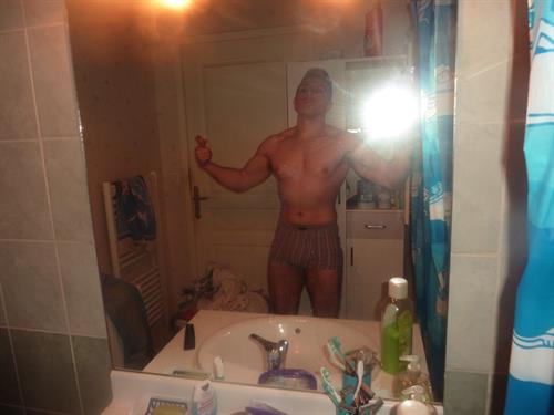 Hissam taking a selfie