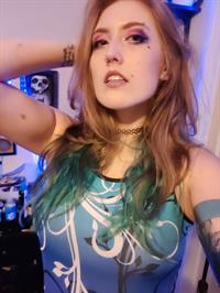 Electra Rayne taking a selfie