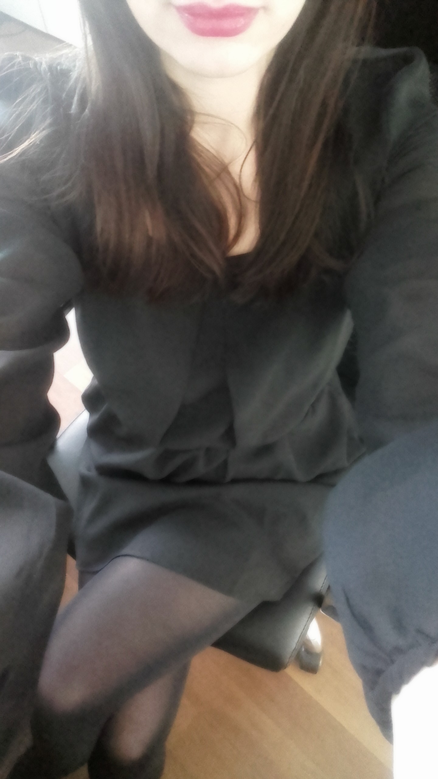 Lepricorn/Louise Hay taking a selfie