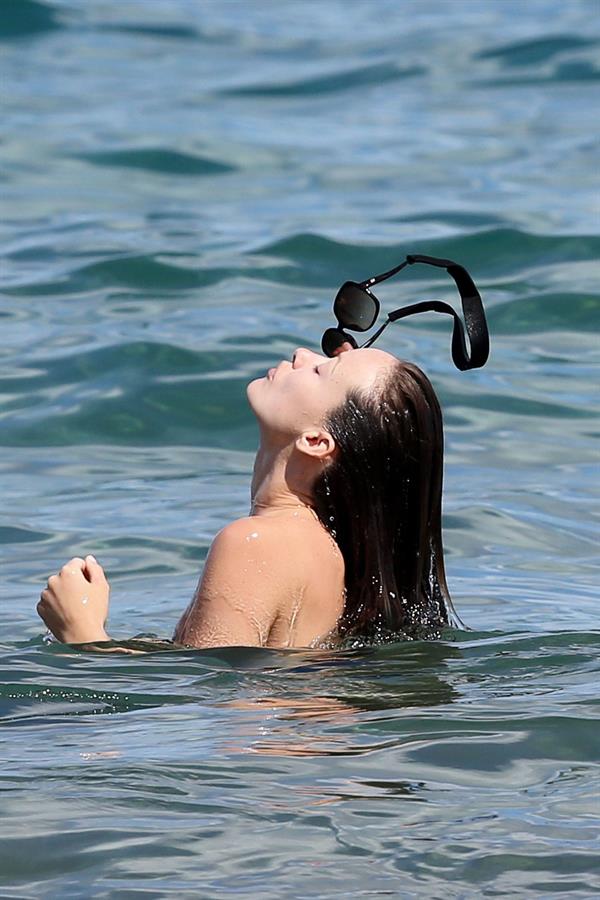 Olivia Wilde on the beach in Hawaii - May 27, 2013 
