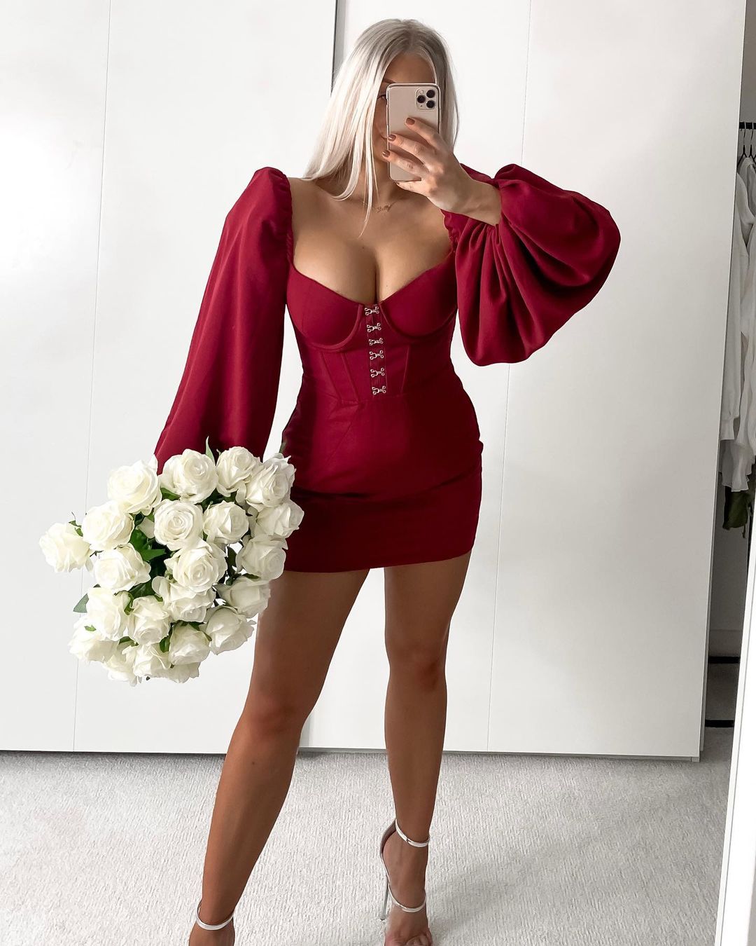 Jelly Devote taking a selfie