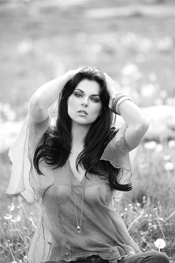 Serinda Swan black and white