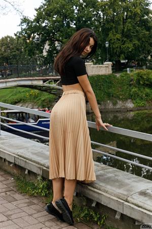 Miki Pedangen Divine Brunette