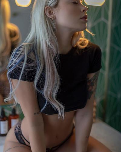 crop top and leopard painties