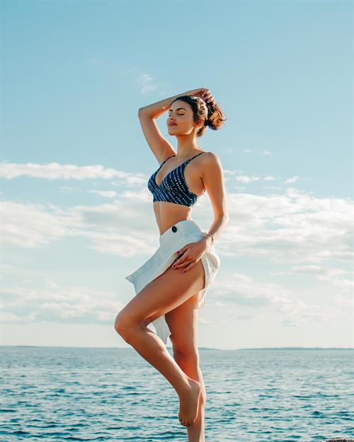 Holly Scarfone Pictures Holly Scarfone