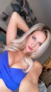 Paige Spiranac taking a selfie