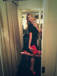 Constance Jablonski taking a selfie