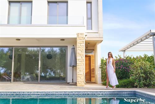 Nina Belucci Pictures Lady of the House with Nina Belucci