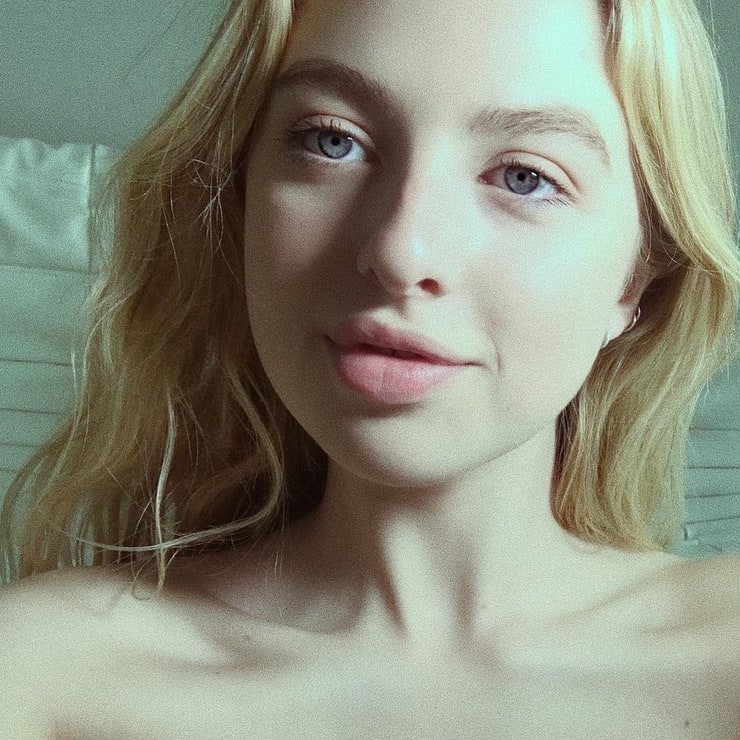 anais-gallagher