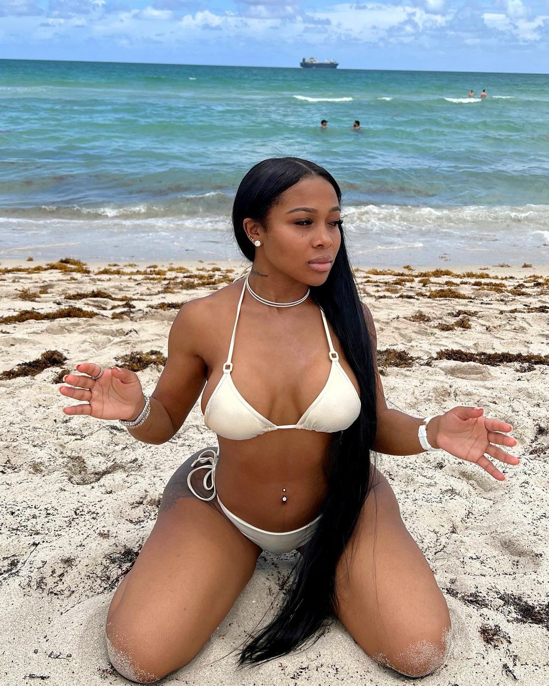 Jayda Cheaves in a bikini