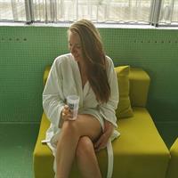 Facebook cutie (19) shows off beautiful legs