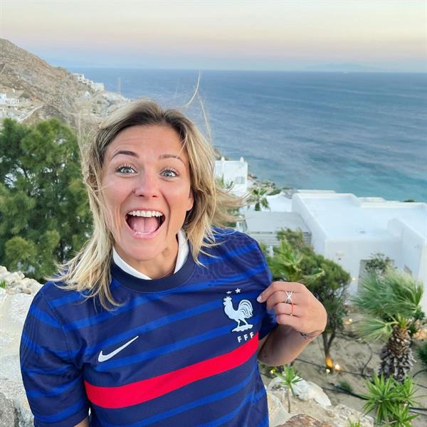 Laure Boulleau Instagram pics