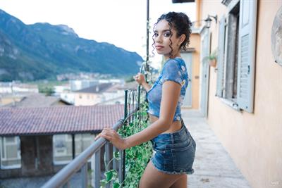 Valery Ponce in Shorts