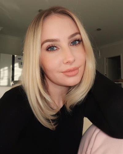 Lauren Curtis taking a selfie