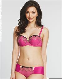 Dominika van Santen in lingerie