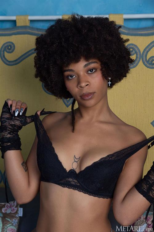 Naomi Luna Lingerie Pictures Naomi Luna Strips in Bed