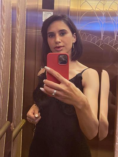 Hooker selphie in the mirror - 2