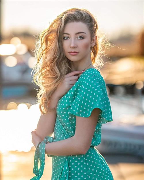 Polish Model Born in Poland April 30, 2006. Height: 5'7  . Relationship Status: Single