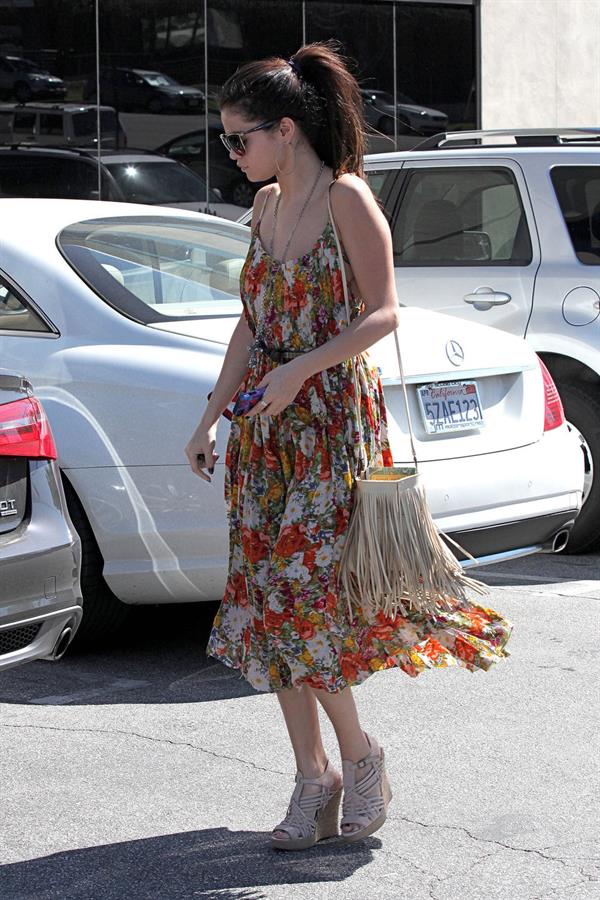 Selena Gomez heads to a Beauty Salon in LA 2/28/13 