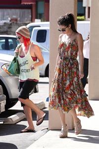 Selena Gomez heads to a Beauty Salon in LA 2/28/13 