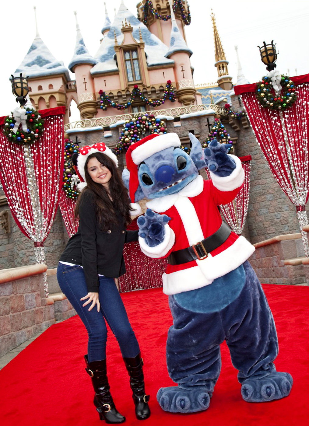 Selena Gomez - ABC Christmas Parade at Disneyland 11/7/09  