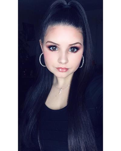 Hannah taking a selfie