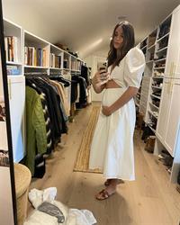 Odette Yustman taking a selfie