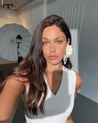 Mishka Ivana taking a selfie