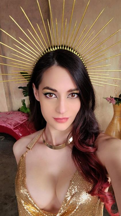 Kara Corvus taking a selfie