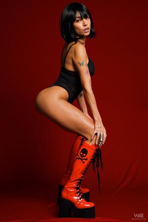 Camila Luna: Super Hot