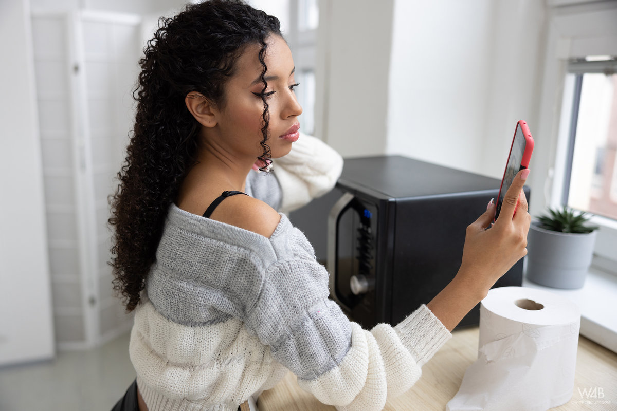 Valery Ponce: Titillating Vagina