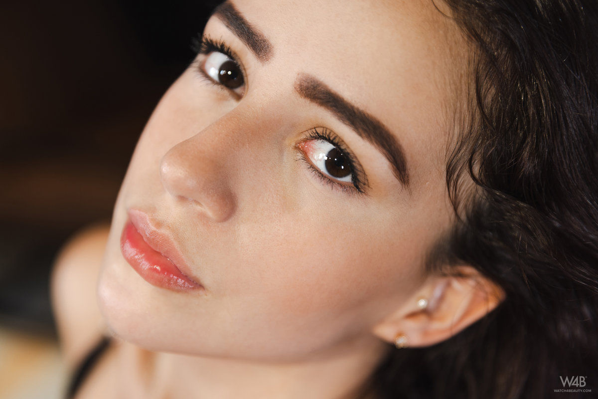 Lia Dumont: New Talent Lia Dumont