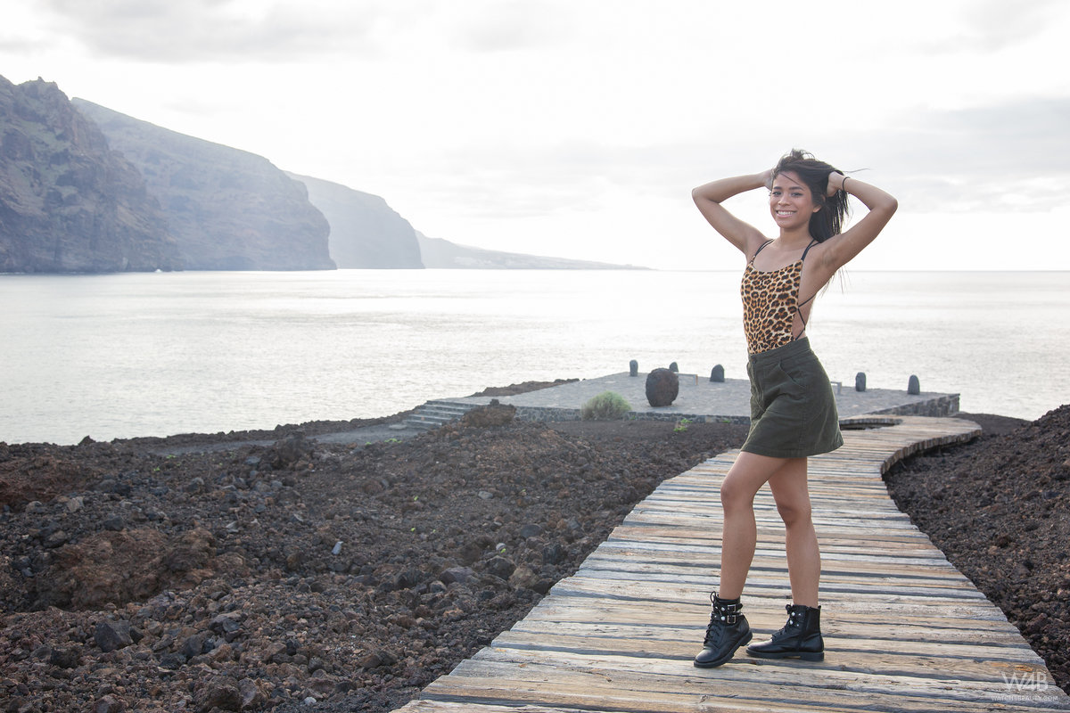 Karin Torres: Walk By The Sea