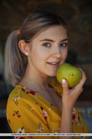 Eva Elfie Nude Pictures Flashed